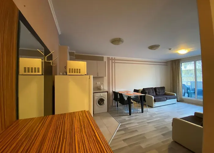 Admiral Plaza A1 Sunny