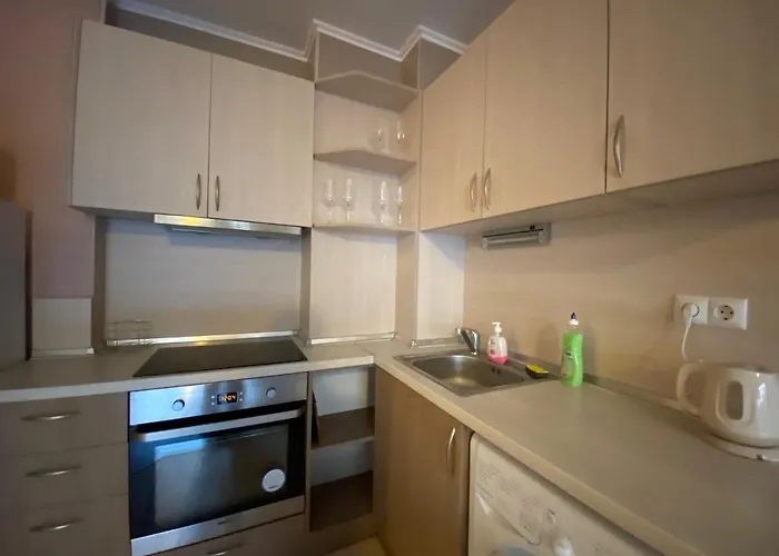 Admiral Plaza A1 Sunny *